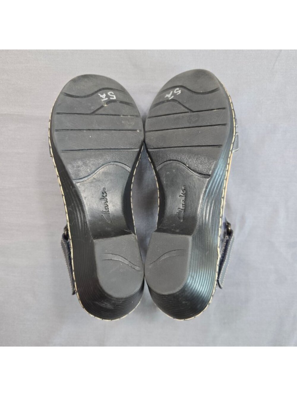 Clarks 8M Womens Mary Jane Shoes Black Leather Cutout Stitched Detail Closed Toe - Picture 7 of 7